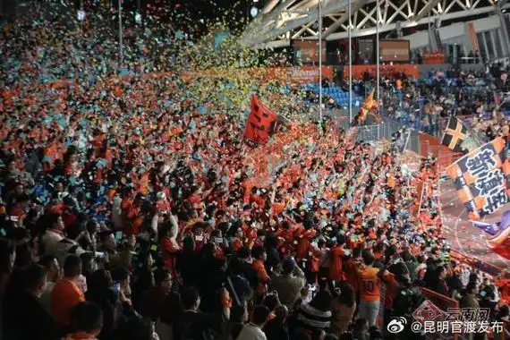 热血沸腾！CBA季后赛群雄逐鹿，四强悬念引爆球迷狂欢夜